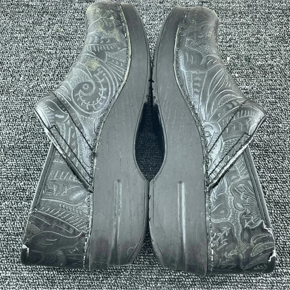 Dansko Size 38 Shoes *FLAWS*  2059 - Picture 7 of 11